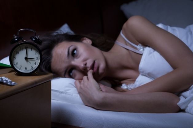 Chứng mất ngủ về đêm gây ra nhiều tổn hại tới sức khỏe 