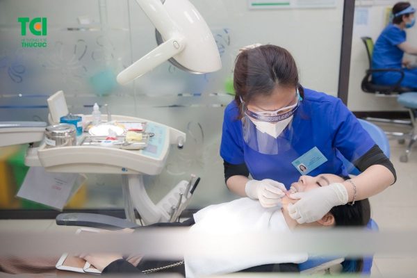 Viêm chân răng cần được điều trị tại nha khoa với bác sĩ chuyên môn cao