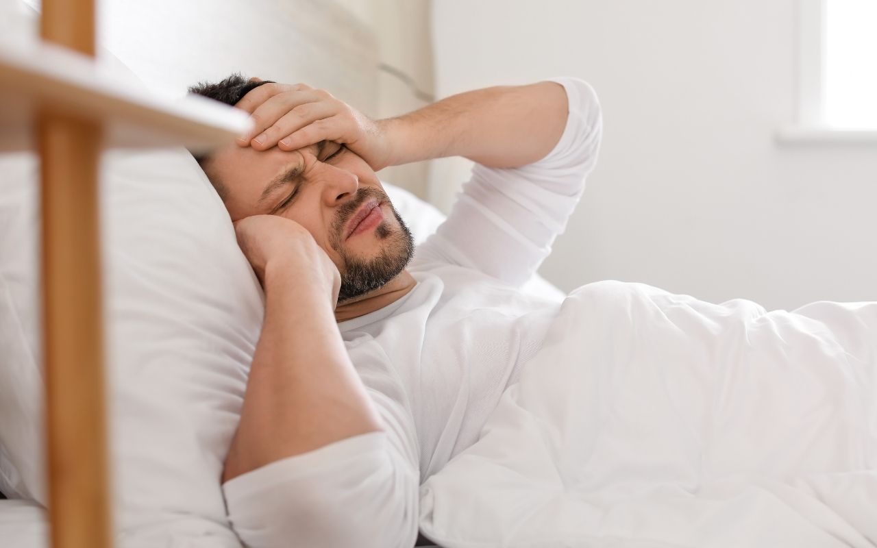 Chứng ù tai mất ngủ ảnh hưởng tới sức khỏe ra sao? | TCI Hospital