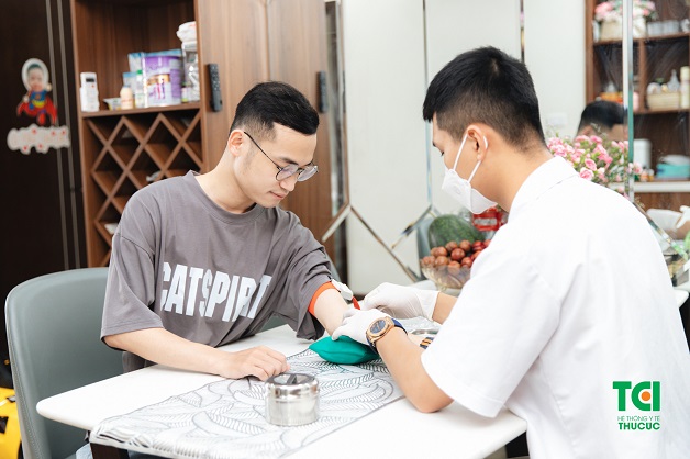 lấy mẫu xét nghiệm ở nhà