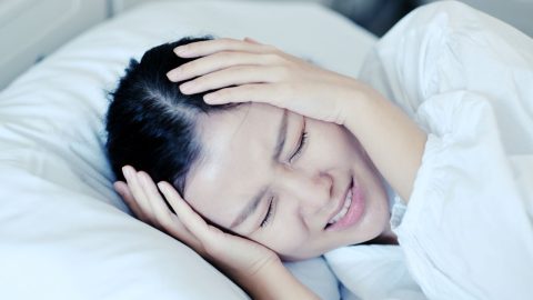 Tình trạng mất ngủ đau đầu và mối nguy hiểm đằng sau