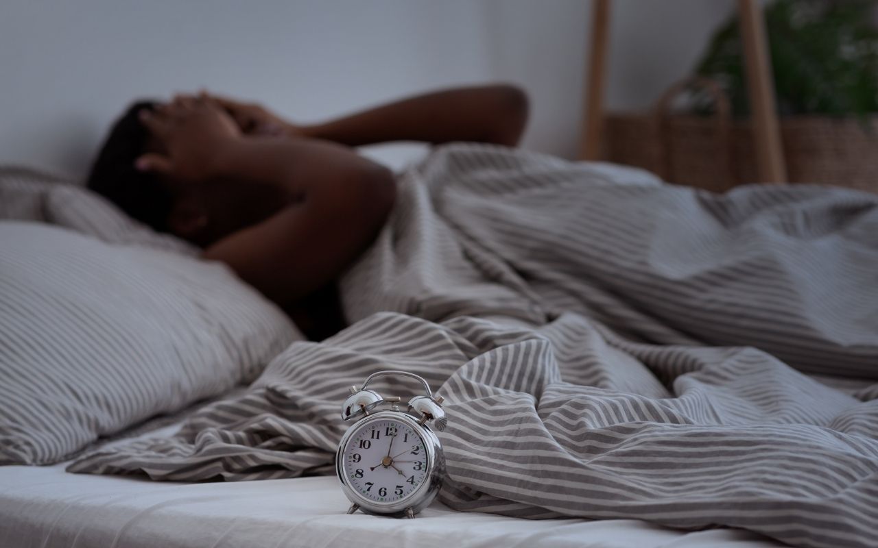 Có những triệu chứng căng thẳng thần kinh nào liên quan đến giấc ngủ?
