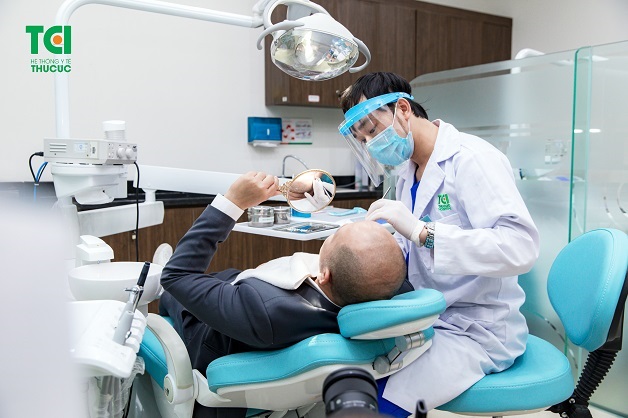 Đừng quên thăm khám định với bác sĩ chuyên khoa 6 tháng/lần để bảo vệ sức khỏe răng miệng bạn nhé