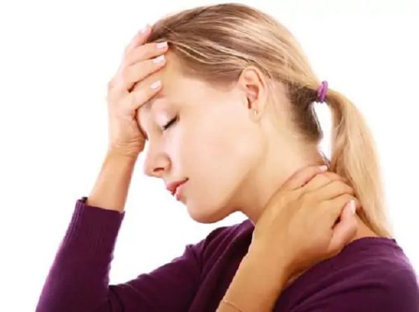 Thoái hóa cột sống cổ gây đau đầu
