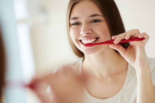 Chăm sóc răng miệng đúng cách mỗi ngày giúp ngăn ngừa sâu răng và mắc các bệnh lý răng miệng