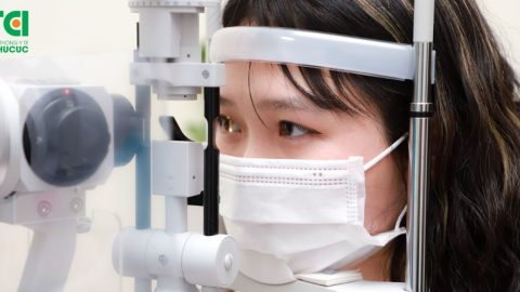 Tật khúc xạ mắt: Dấu hiệu nhận biết và cách điều trị