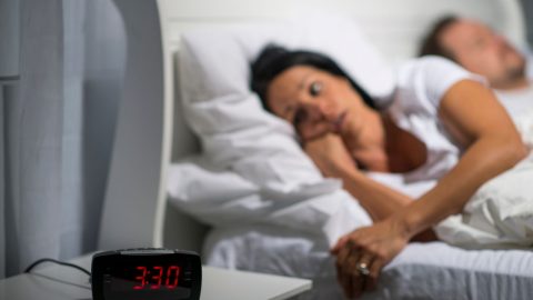 Hiện tượng mất ngủ về đêm xảy ra như thế nào?