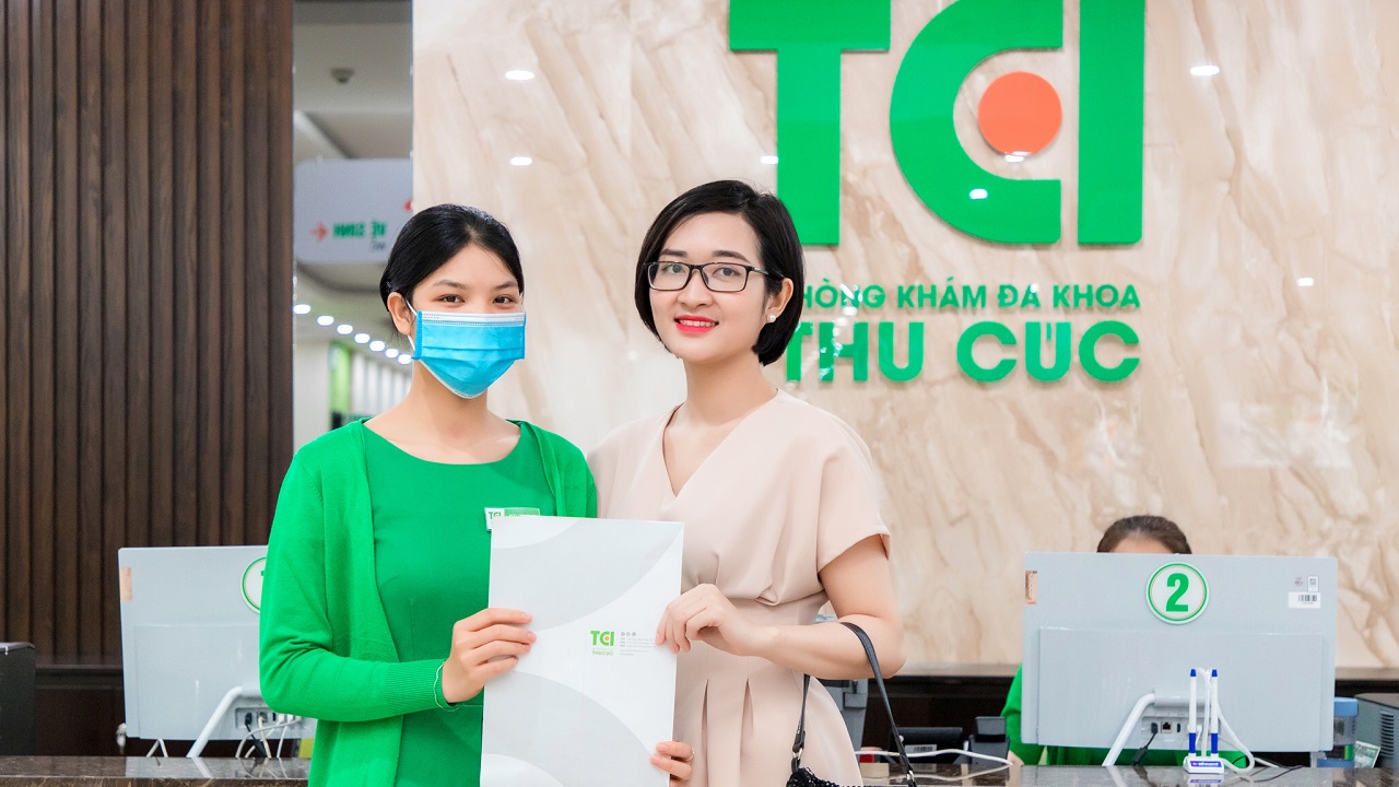 Bằng cách nào mà soi cổ tử cung được thực hiện?
