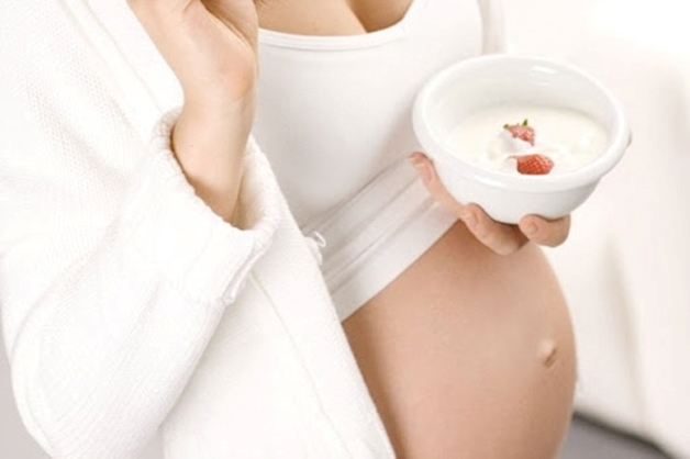 Mẹ nên ăn sữa chua thường xuyên lúc bị viêm âm đạo khi mang thai