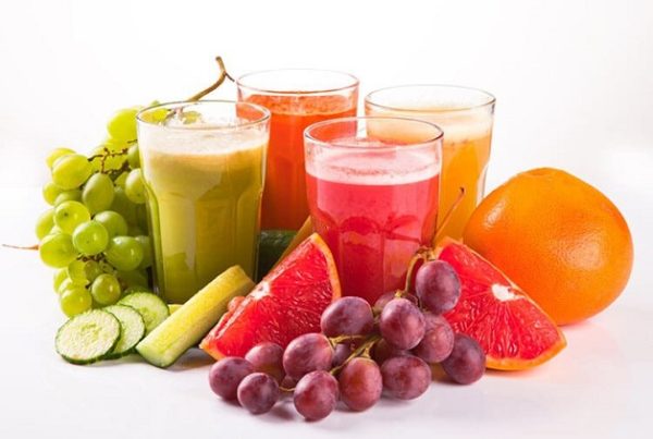 Bổ sung hoa quả, nước ép chứa nhiều vitamin hỗ trợ quá trình điều trị viêm đại tràng mãn tính