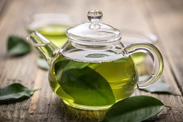 Dùng lá trà xanh là một cách chữa đau răng hiệu quả