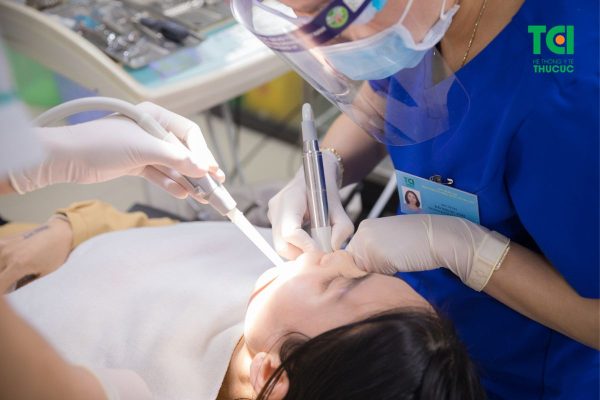 Nhổ răng khôn bằng công nghệ Piezotome hiện đại, không gây đau, an toàn, không biến chứng