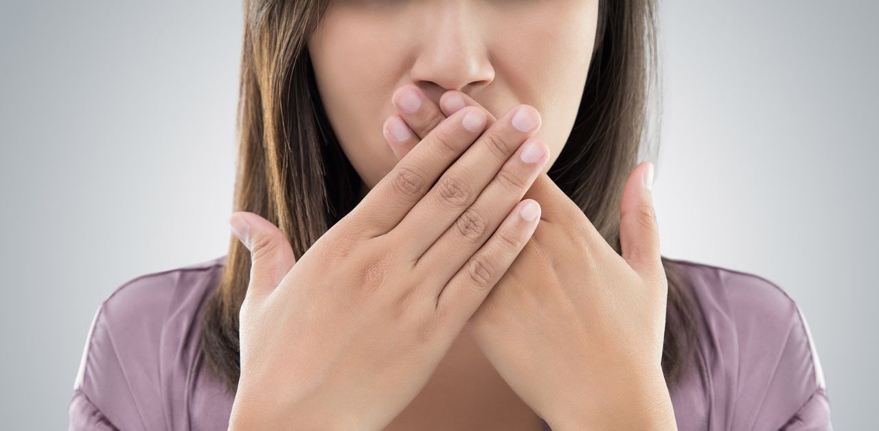 Nguyên nhân nào dẫn đến tình trạng hôi miệng sau khi dán răng sứ?
