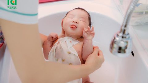 Dịch vụ tắm bé tại nhà – Bé sạch khỏe, mẹ an tâm