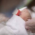 Đo âm ốc tai OAE cho trẻ sơ sinh