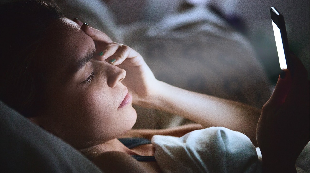Nguyên nhân gây mất ngủ đêm ở người trẻ là gì?
