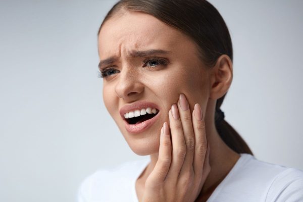 Cao răng không được loại bỏ thường xuyên có thể dẫn tới các bệnh lý nha khoa nguy hiểm