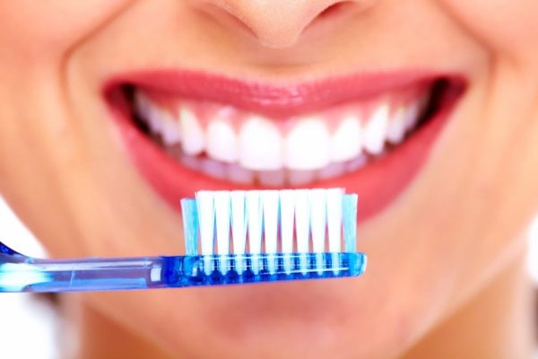 Chăm sóc răng miệng kỹ lưỡng sau khi lấy cao răng và tới ngay các cơ sở y tế nếu phát hiện dấu hiệu bất thường