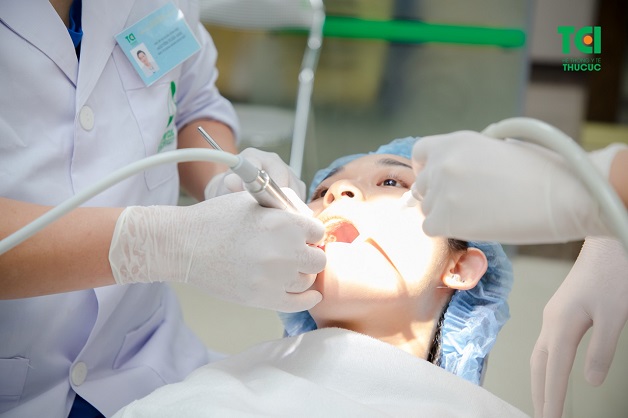 Nhổ răng khôn là phương pháp hiệu quả giúp loại bỏ triệt để tình trạng viêm lợi trùm, ngăn ngừa bệnh tái phát