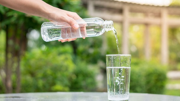 nguyên nhân sỏi tiết niệu do không uống đủ nước