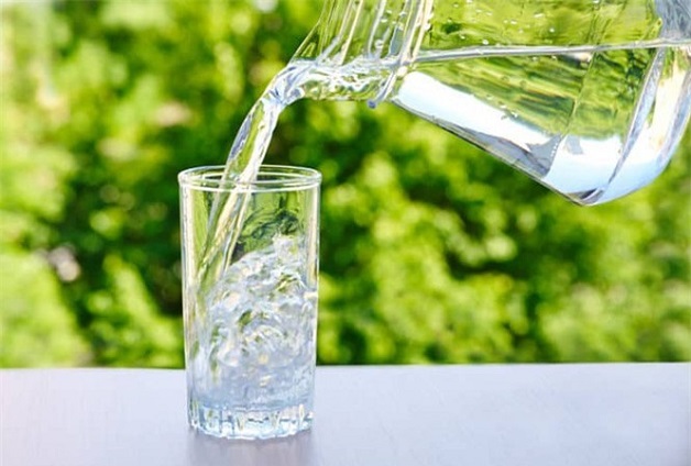 Nên ăn gì chữa sỏi thận? Nước là thành phần vô cùng quan trọng đối với cơ thể