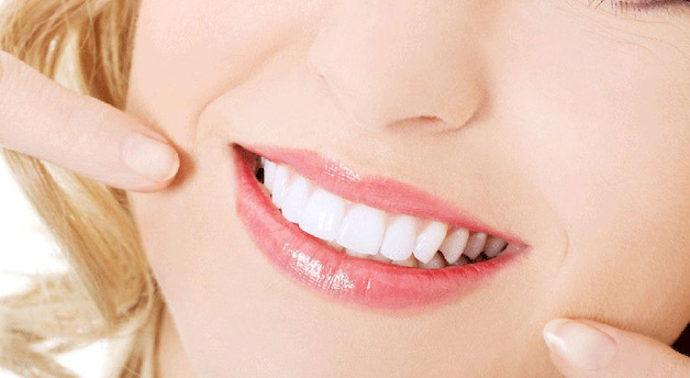 Bọc răng sứ có ăn uống bình thường được không? Câu trả lời là sau khi bọc răng sứ, bạn vẫn có thể thoải mái ăn uống với hàm răng mới!