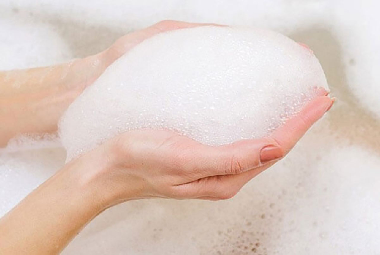 Có thể sử dụng nước muối sinh lý để vệ sinh vùng kín khi bị viêm không?
