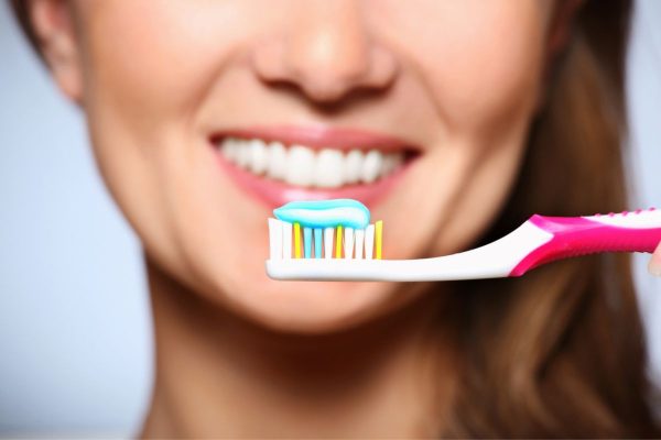 Vệ sinh răng miệng và xây dựng chế độ ăn uống khoa học để chăm sóc răng khôn sau khi nhổ đúng cách