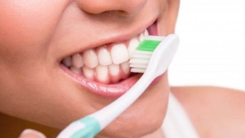 Chăm sóc răng sau khi trồng implant đúng cách