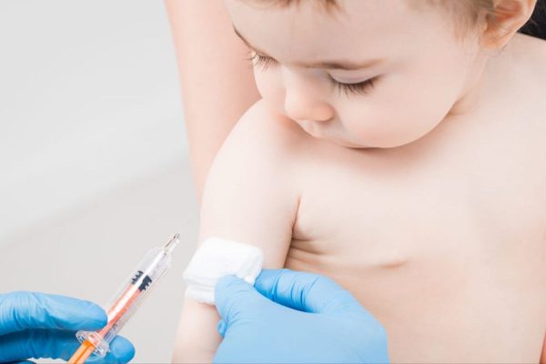 Phòng ngừa cúm A bằng việc cho trẻ sinh hoạt khoa học, ăn uống đủ chất và tiêm vắc xin đầy đủ...