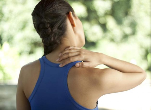 Vận động sai tư thế, vận động quá sức là nguyên nhân dẫn đến đau cổ vai gáy