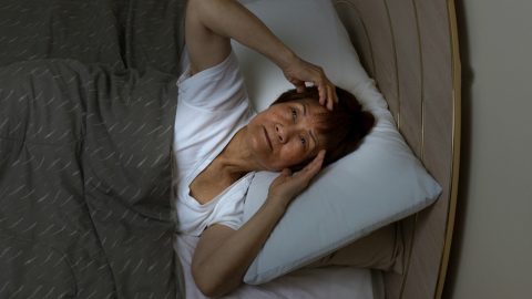 Bị đau đầu mất ngủ là bệnh gì? Ai thường mắc phải?