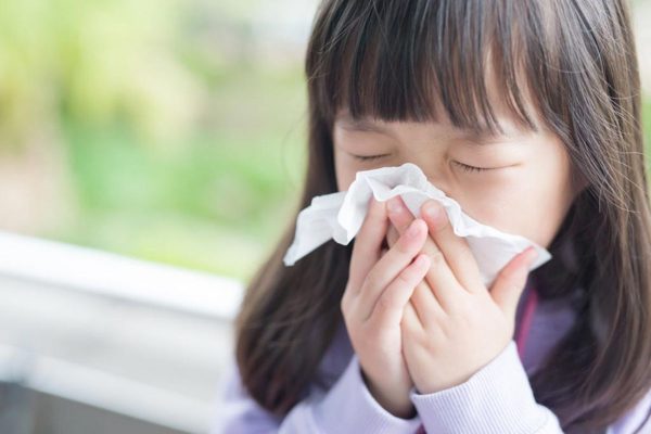 Ho, hắt hơi, sổ mũi, sốt cao... là những dấu hiệu của bệnh cúm A ở trẻ