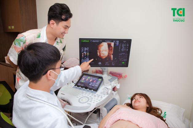 Công nghệ siêu âm 5D tại Thu Cúc TCI giúp ba mẹ ngắm trọn vẹn từng cử chỉ, biểu cảm của thai nhi đồng thời tầm soát dị tật ngay từ những tháng đầu tiên của thai kì