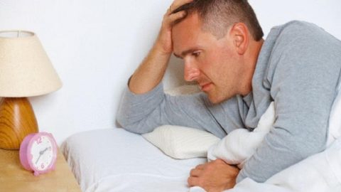 Mất ngủ tuổi 50: Nguyên nhân, biểu hiện và cách khắc phục 