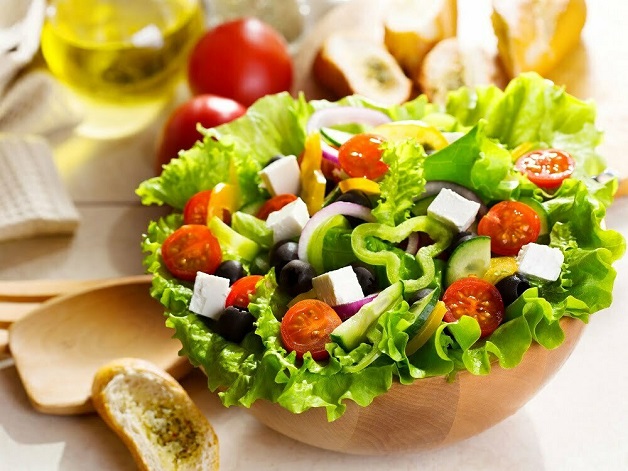 Nên bổ sung ăn nhiều rau xanh để bổ sung dưỡng chất cho cơ thể