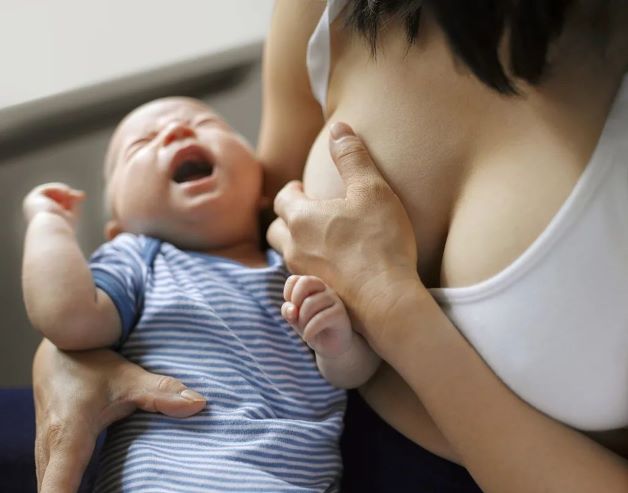 Tắc tia sữa sau sinh gây ảnh hưởng không nhỏ đến mẹ và bé