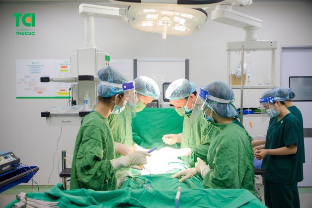 Phẫu thuật cắt bỏ một bên buồng trứng tại Hệ thống y tế Thu Cúc TCI
