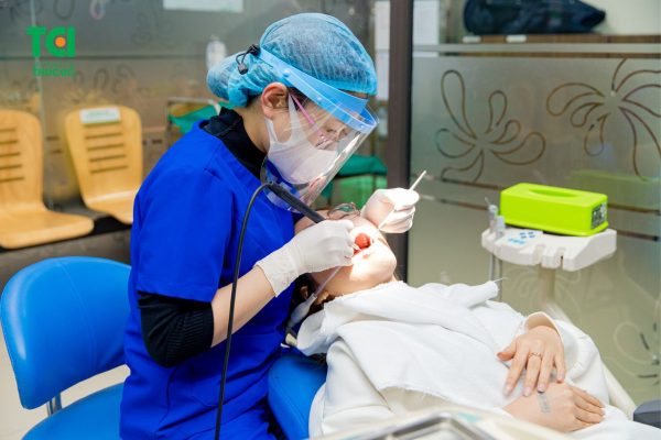 Điều trị sâu răng bằng các phương pháp phù hợp được thực hiện tại nha khoa