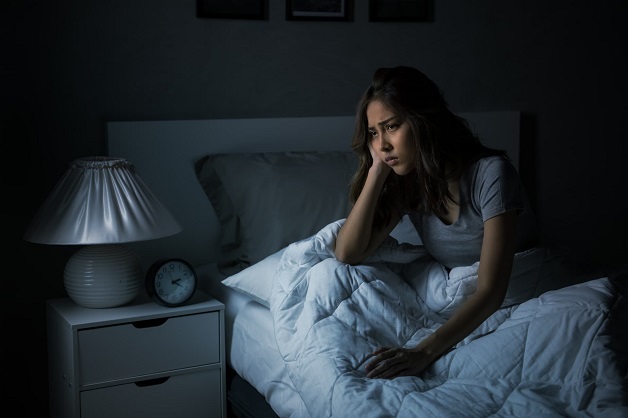 Mất ngủ thường xuyên gây nhiều hệ lụy, làm ảnh hưởng đến sức khỏe và sinh hoạt của người bệnh. 
