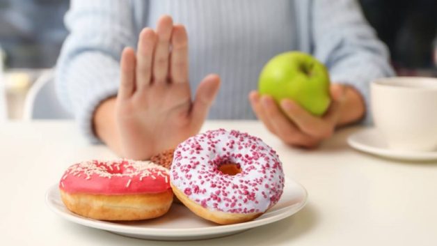Người bệnh parkinson nên hạn chế ăn đồ ngọt, đường sẽ khiến người bệnh bị tăng cân, vận động khó khăn
