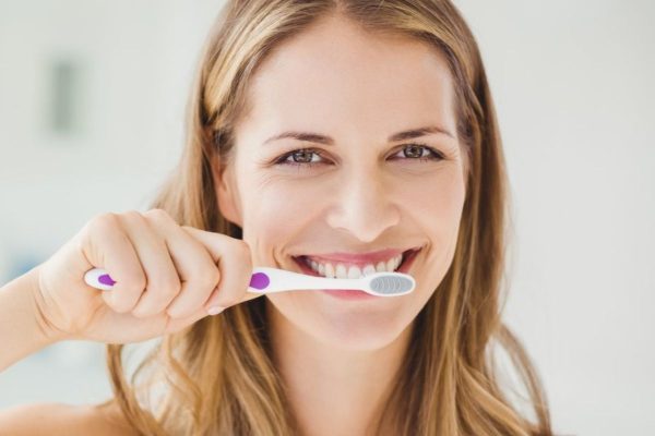 Chăm sóc răng miệng đúng cách có thể kéo dài tuổi thọ cho răng đã điều trị tủy