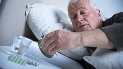 Mất ngủ tuổi 60: Nguyên nhân, biểu hiện và cách điều trị 