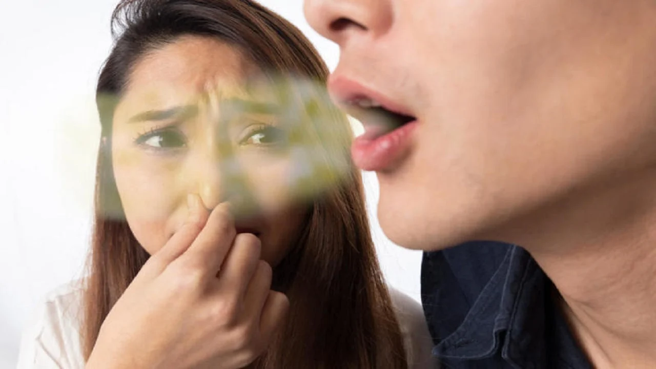 Những biểu hiện và triệu chứng nổi bật khi có sâu răng gây mùi hôi?
