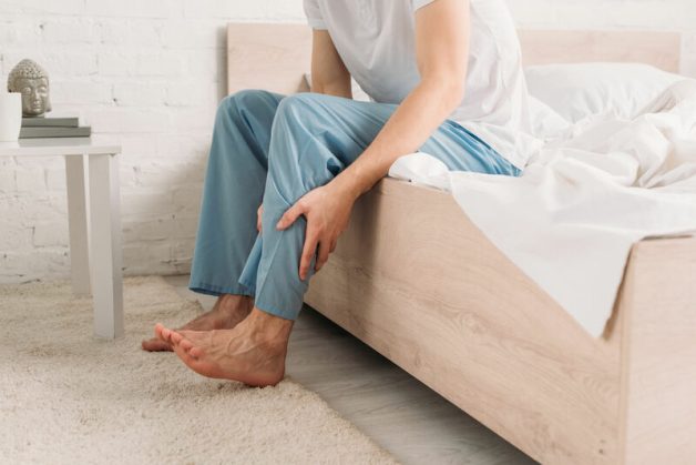 Hội chứng chân đứng ngồi không yên khiến người bệnh mất ngủ, ảnh hưởng đến chất lượng cuộc sống