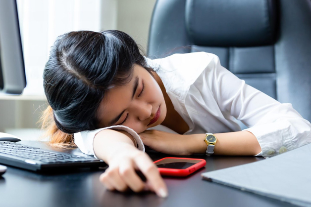 Ngủ trưa 30 phút giúp giải tỏa áp lực và bổ sung năng lượng sau một buổi sáng làm việc