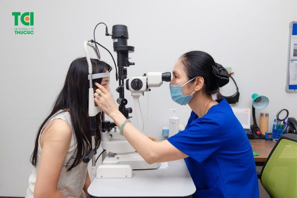 Chăm sóc mắt khoa học và thăm khám định kỳ để phòng ngừa lây bệnh đau mắt hột