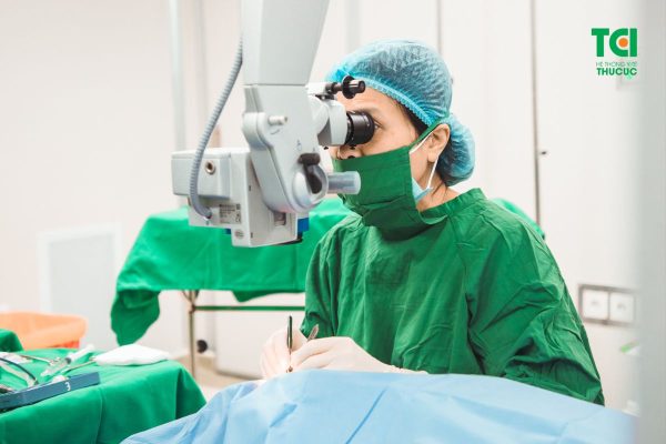 Phẫu thuật Phaco phục hồi thị lực cho bác Trần Thị Thoa