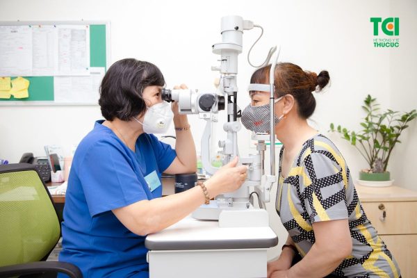 Khám mắt thường xuyên để chủ động phòng và điều trị các bệnh lý về mắt khi ở giai đoạn nhẹ