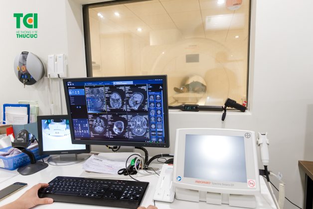 Chụp MRI não với hệ thống máy hiện đại